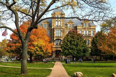 Case western university - Case Western Reserve University is a private research university in Cleveland, Ohio. About 99% of undergraduate students take part in experiential learning, including research, co-ops, and ...